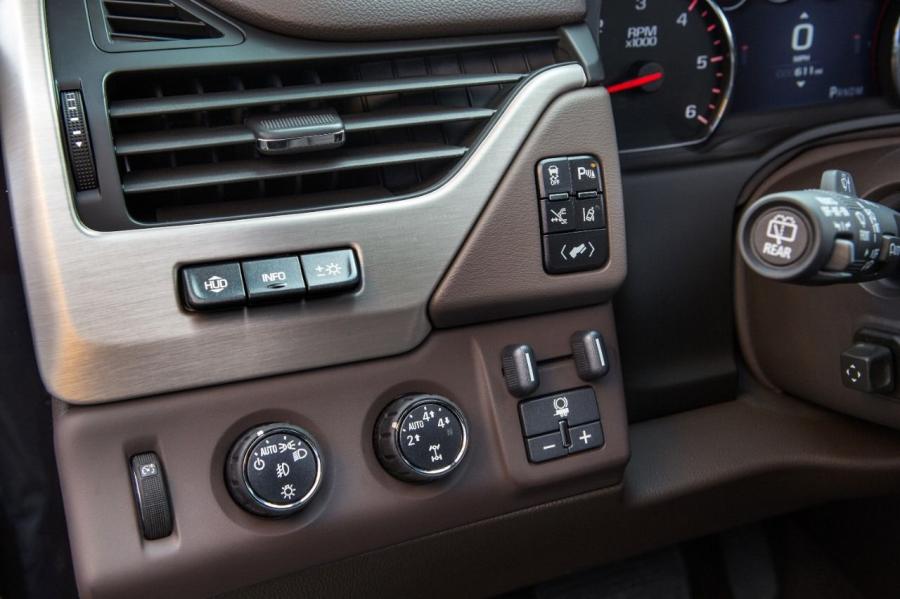  GMC Yukon Denali 2015 года  (фото 30 из 52)